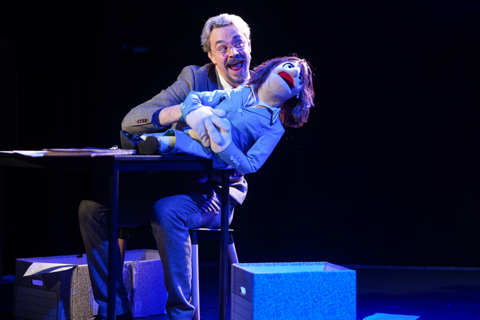 Photos: GWYNETH GOES SKIING Arrives Off-Broadway Image