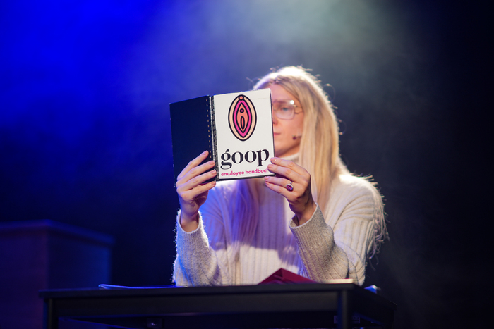 Photos: GWYNETH GOES SKIING Arrives Off-Broadway Image