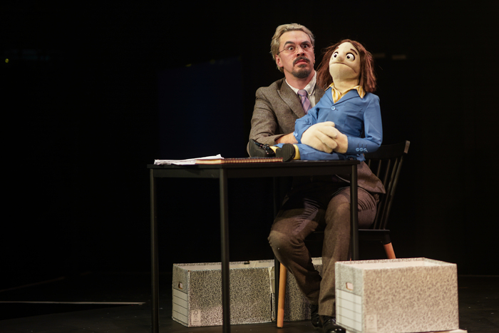 Photos: GWYNETH GOES SKIING Arrives Off-Broadway Image