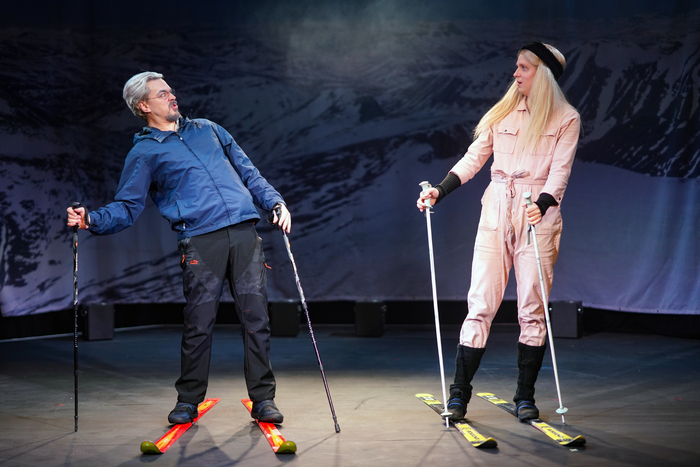 Photos: GWYNETH GOES SKIING Arrives Off-Broadway  Image