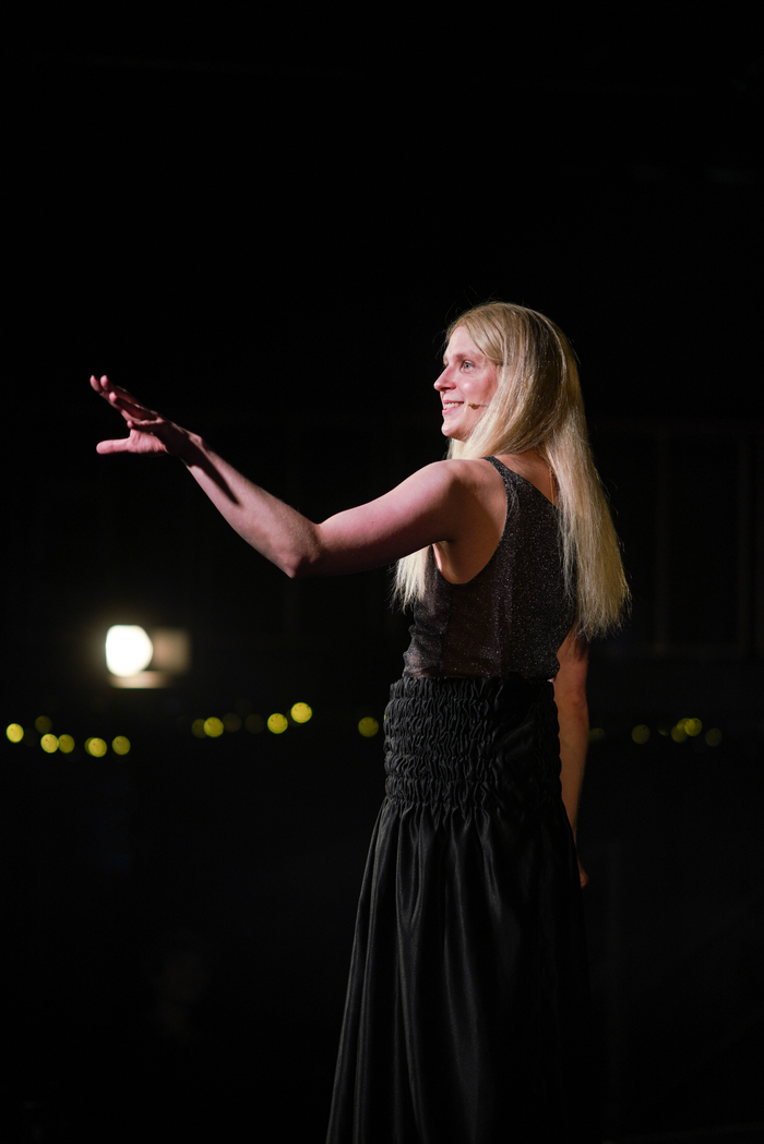 Photos: GWYNETH GOES SKIING Arrives Off-Broadway  Image