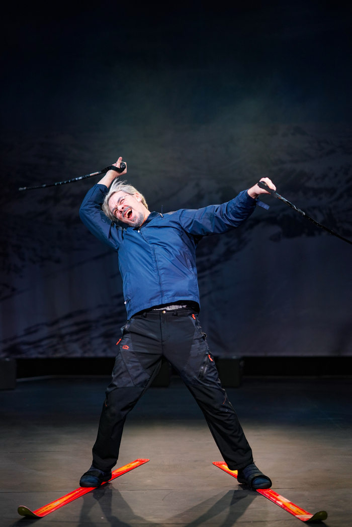 Photos: GWYNETH GOES SKIING Arrives Off-Broadway Image