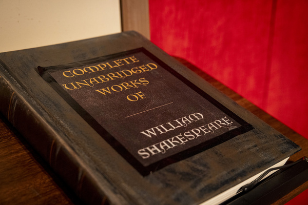 Photos: Oil Lamp Theater Presents THE COMPLETE WORKS OF WILLIAM SHAKESPEARE (ABRIDGED)  Image