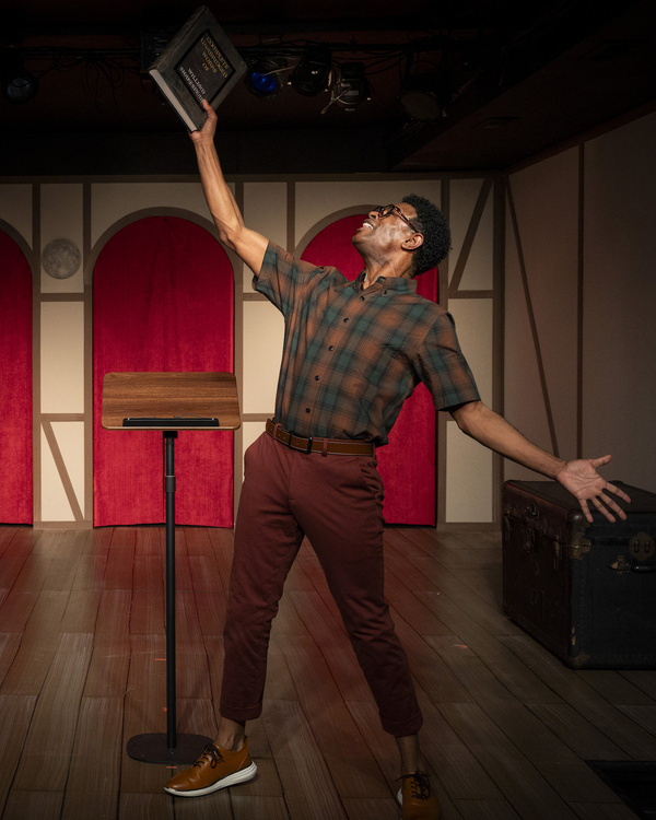 Photos: Oil Lamp Theater Presents THE COMPLETE WORKS OF WILLIAM SHAKESPEARE (ABRIDGED)  Image