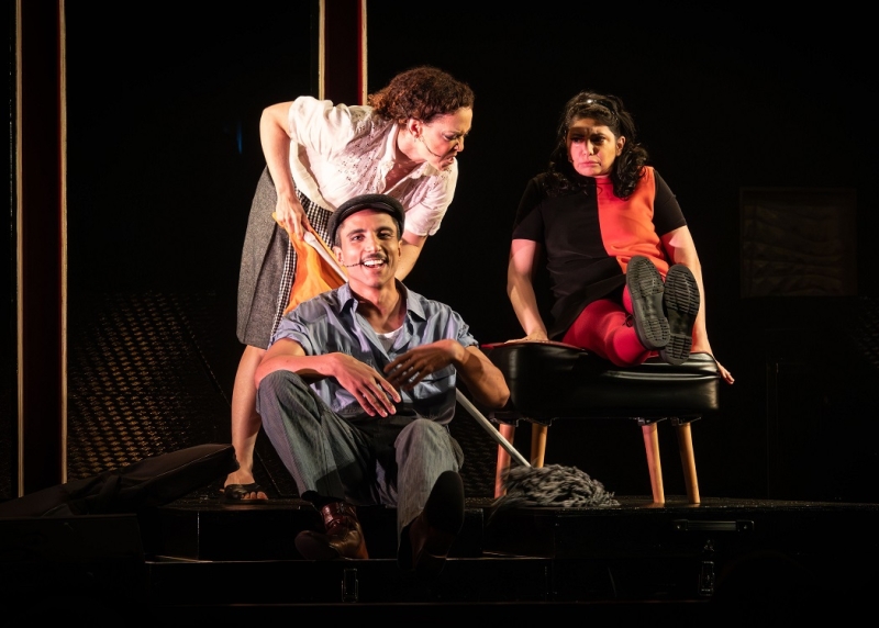 Long-Awaited the Musical NOSSA HISTÓRIA COM CHICO BUARQUE Arrives in São Paulo  Image