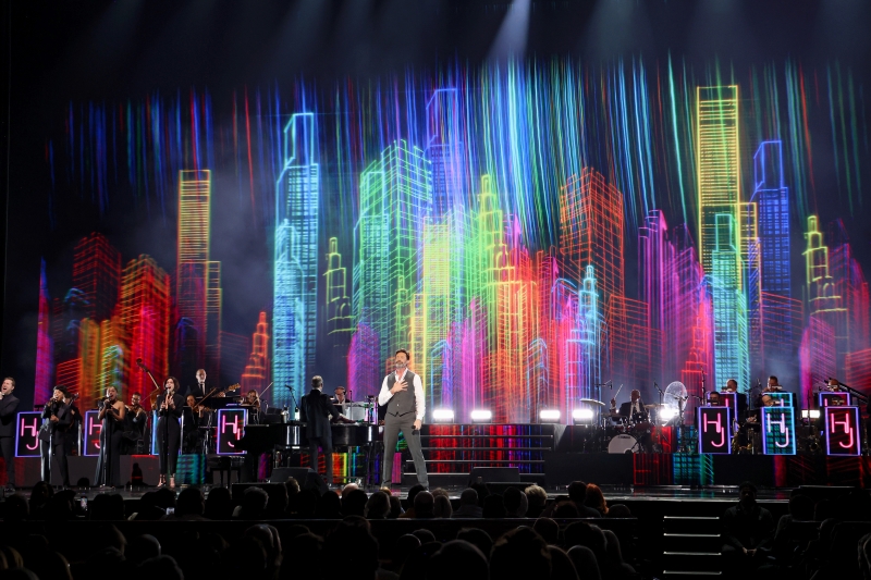 Review: Hugh Jackman Spreads Light at Radio City Image