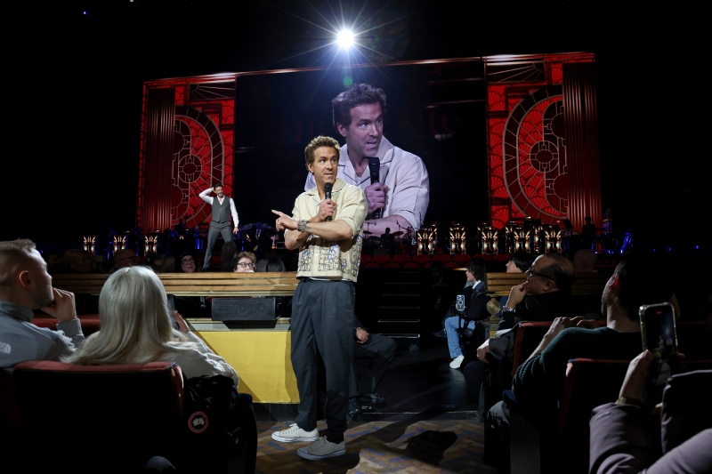 Review: Hugh Jackman Spreads Light at Radio City Image