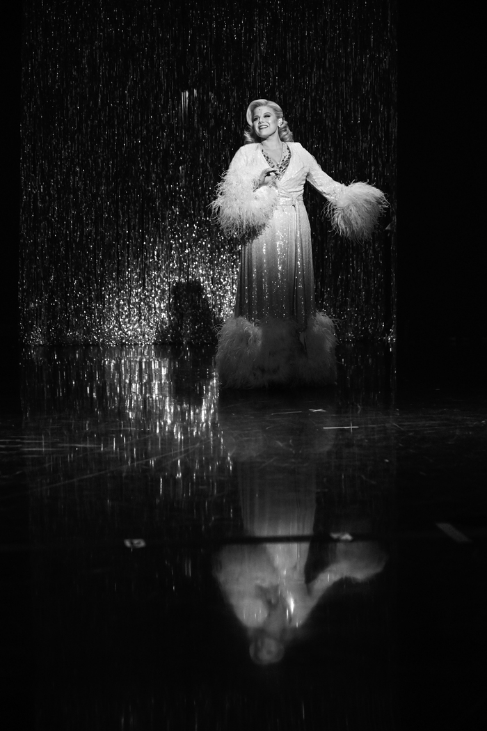 Exclusive Photos: DEATH BECOMES HER Cast Performs on THE TONIGHT SHOW Image