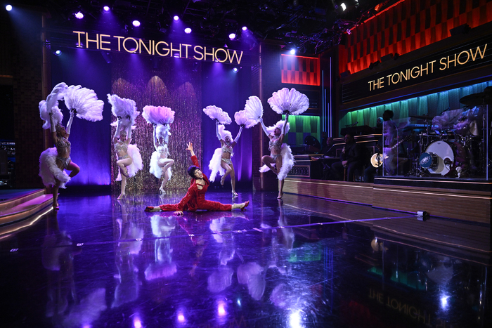 Exclusive Photos: DEATH BECOMES HER Cast Performs on THE TONIGHT SHOW Image