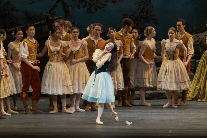 Tirion Law with Artists of the Ballet in Giselle. Photo by Karolina Kuras. Courtesy of The National Ballet of Canada.