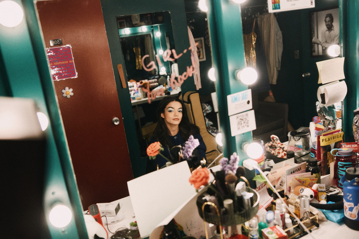 Photos: ROMEO + JULIET's Kit Connor, Rachel Zegler & More Backstage  Image