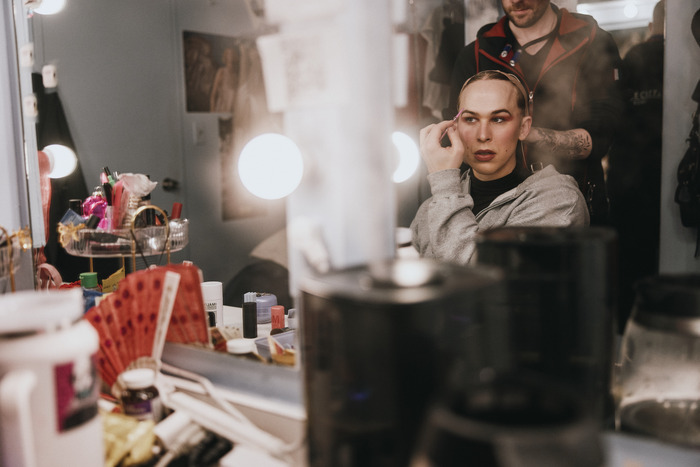 Photos: ROMEO + JULIET's Kit Connor, Rachel Zegler & More Backstage  Image