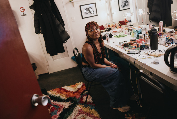 Photos: ROMEO + JULIET's Kit Connor, Rachel Zegler & More Backstage  Image