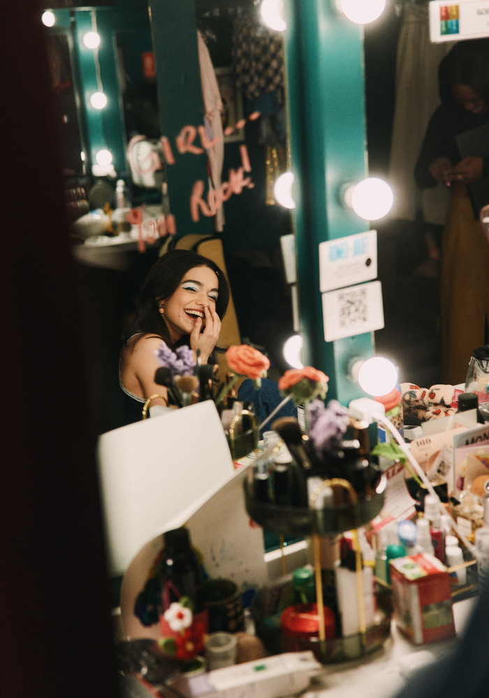 Photos: ROMEO + JULIET's Kit Connor, Rachel Zegler & More Backstage  Image