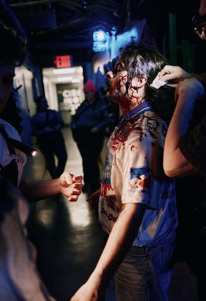 Photos: ROMEO + JULIET's Kit Connor, Rachel Zegler & More Backstage  Image