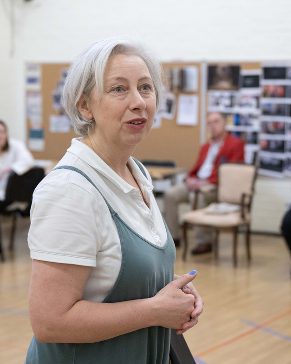 Photos: HANDBAGGED in Rehearsals at Queen's Theatre Hornchurch  Image