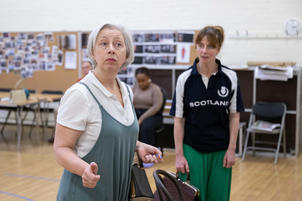 Photos: HANDBAGGED in Rehearsals at Queen's Theatre Hornchurch  Image