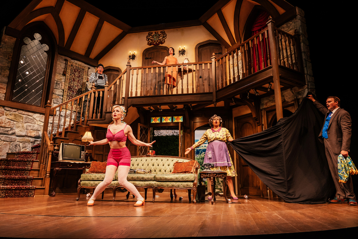 Photos: NOISES OFF Now Playing at Geffen Playhouse Image
