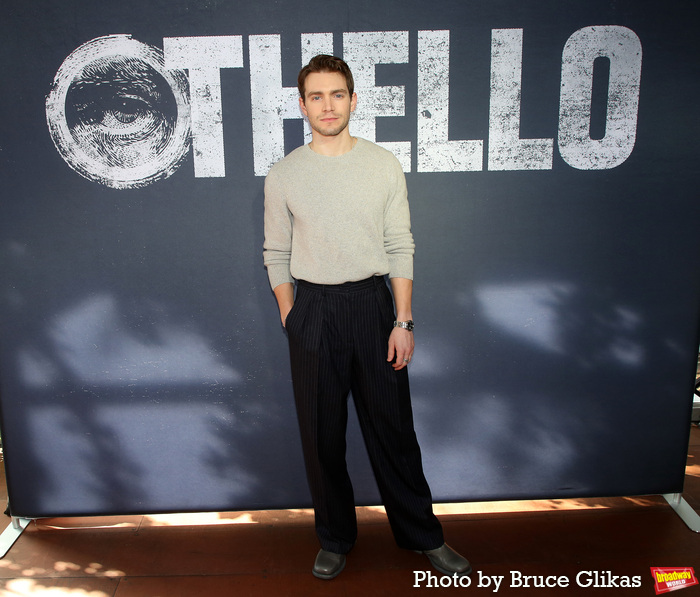 Photos: Denzel Washington, Jake Gyllenhaal, and the Cast of OTHELLO Meet the Press  Image