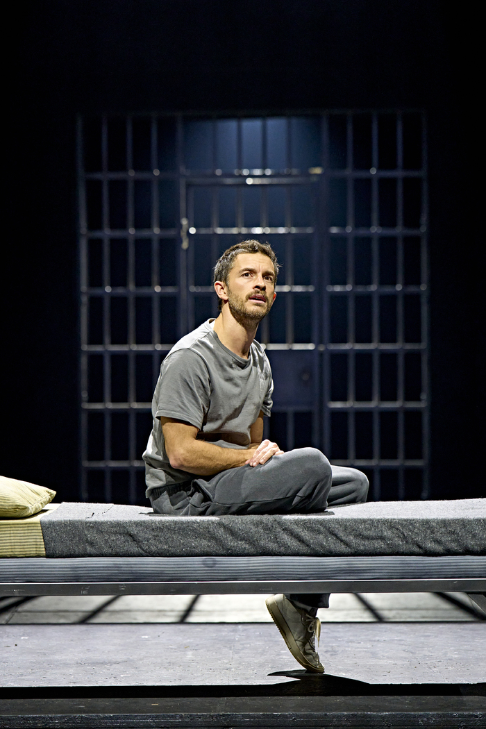 Photos: Jonathan Bailey and More in RICHARD II Image