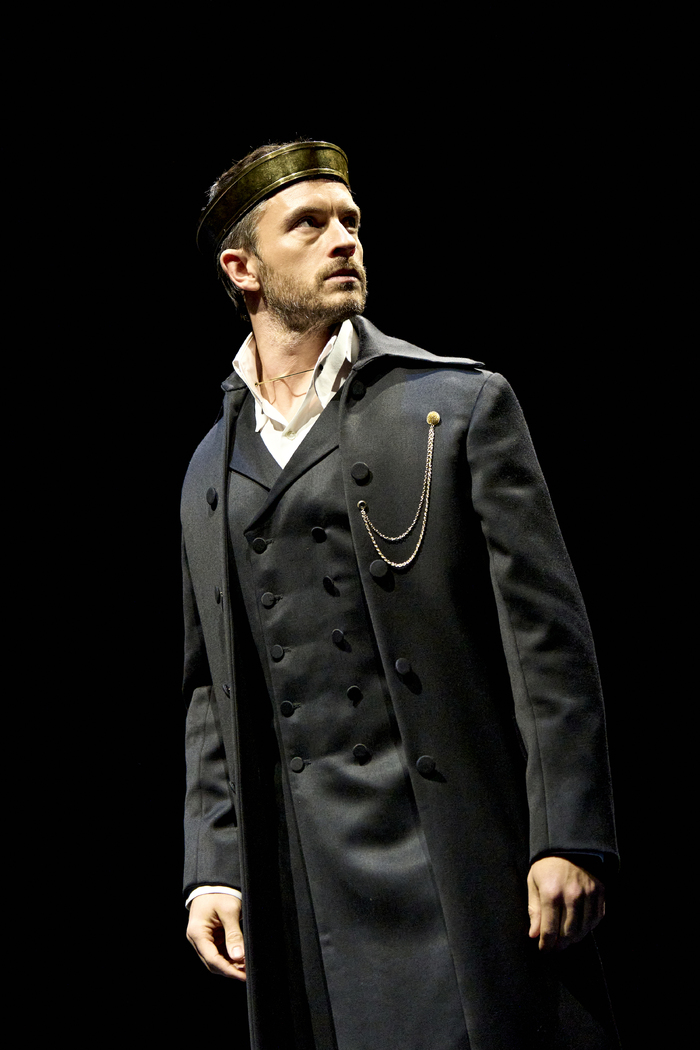 Photos: Jonathan Bailey and More in RICHARD II Image