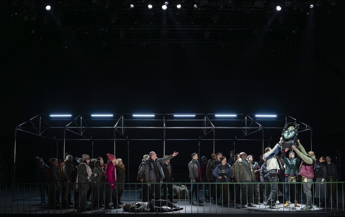 Photos: MARY QUEEN OF SCOTS At English National Opera Image