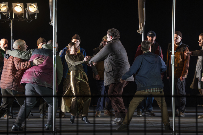 Photos: MARY QUEEN OF SCOTS At English National Opera Image