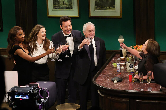 Ayo Edebiri, Drew Barrymore, Jimmy Fallon, Robert De Niro and Rachel Dratch  Photo