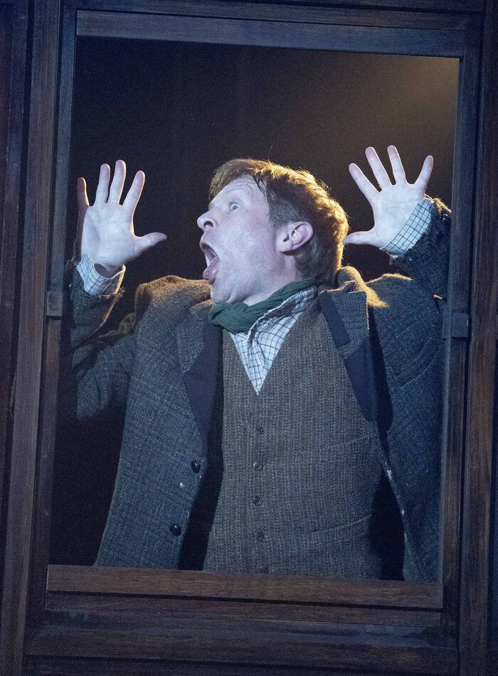 Photos: THE 39 STEPS is Now Playing at Salisbury Playhouse  Image