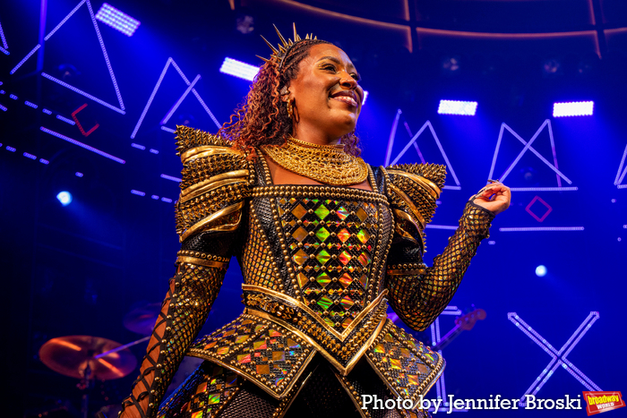 Photos: New SIX Queens Take First Bows on Broadway  Image