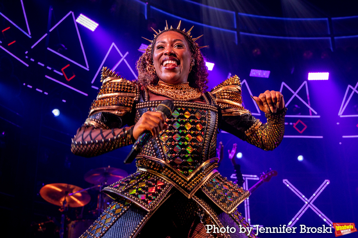 Photos: New SIX Queens Take First Bows on Broadway  Image