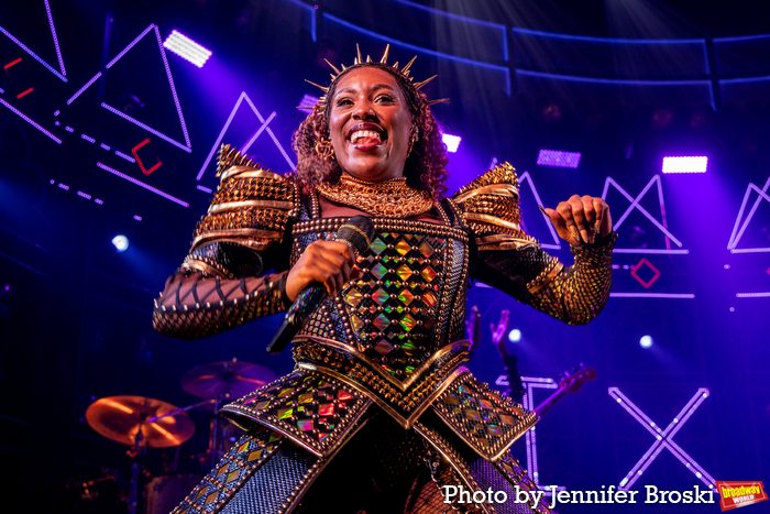 Photos: New SIX Queens Take First Bows on Broadway Image