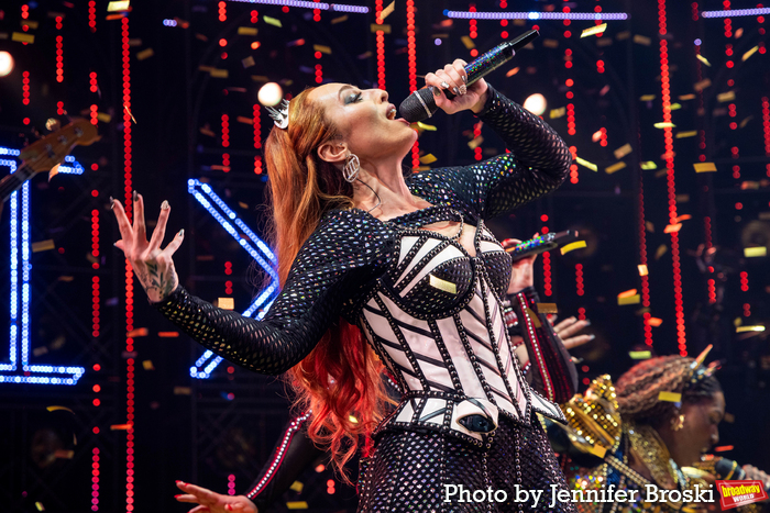 Photos: New SIX Queens Take First Bows on Broadway Image