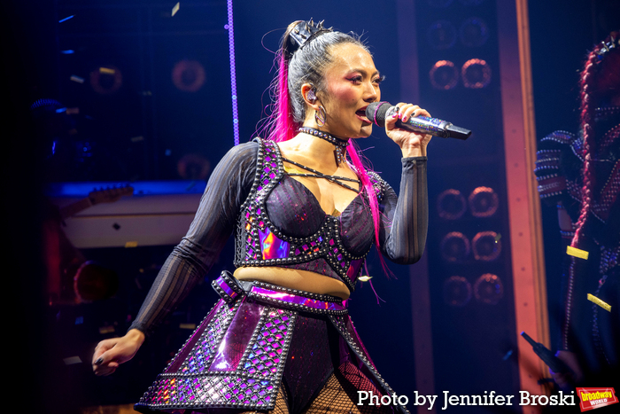 Photos: New SIX Queens Take First Bows on Broadway  Image