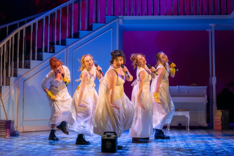 Review: PRIDE & PREJUDICE (*SORT OF), Richmond Theatre Image