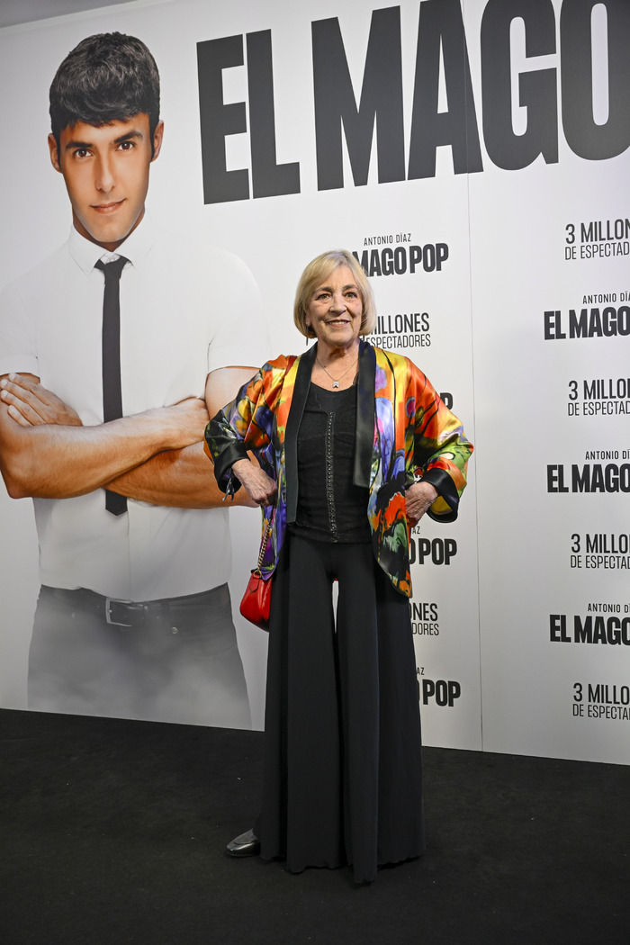 Photos: EL MAGO POP Celebrates 3 Millionth Audience Member Image