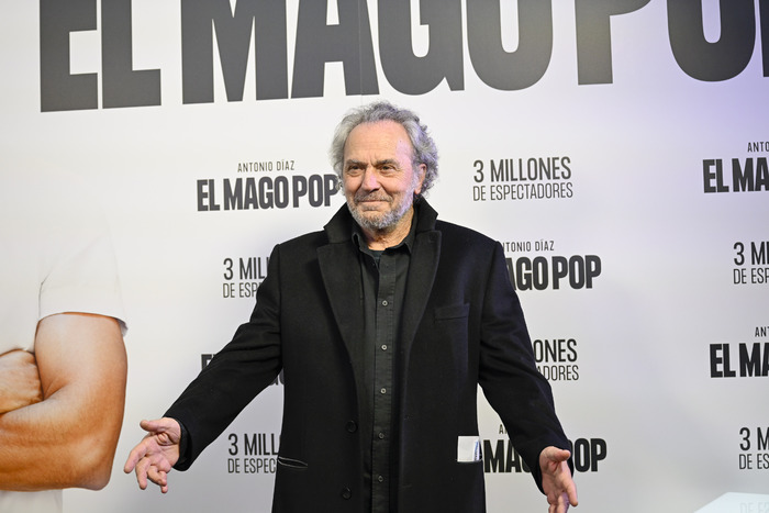 Photos: EL MAGO POP Celebrates 3 Millionth Audience Member  Image