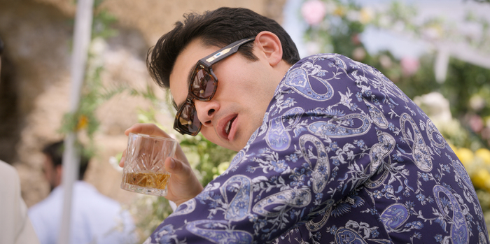 Photos/Video: Anna Kendrick, Andrew Rannells, & More in ANOTHER SIMPLE FAVOR First-Look Image