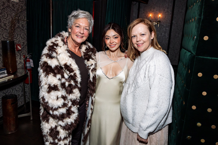 Michelle Pawk, Sarah Hyland, and Emily Bergl Photo