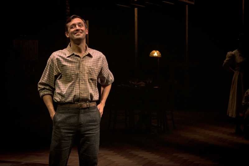 Review: THE GLASS MENAGERIE at Alley Theatre  Image