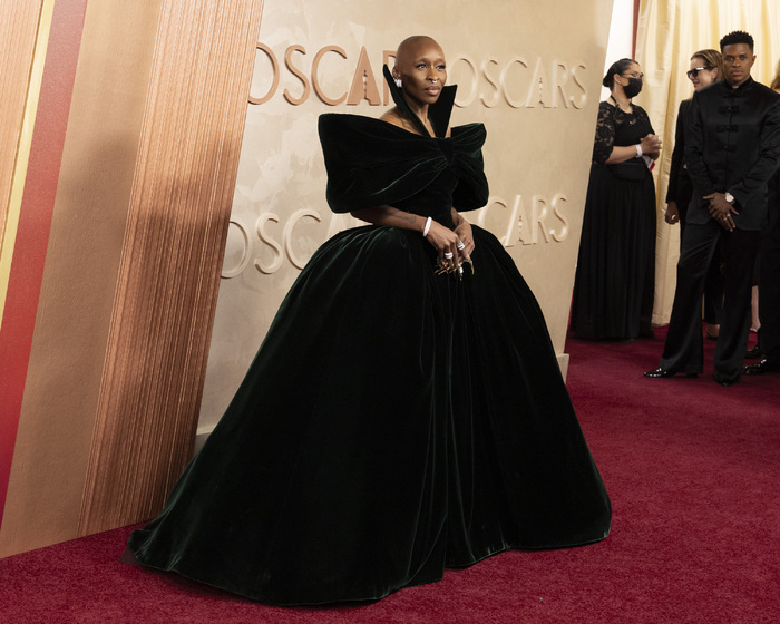 Photos: WICKED Stars, Rachel Zegler, & More on the Oscars Red Carpet  Image