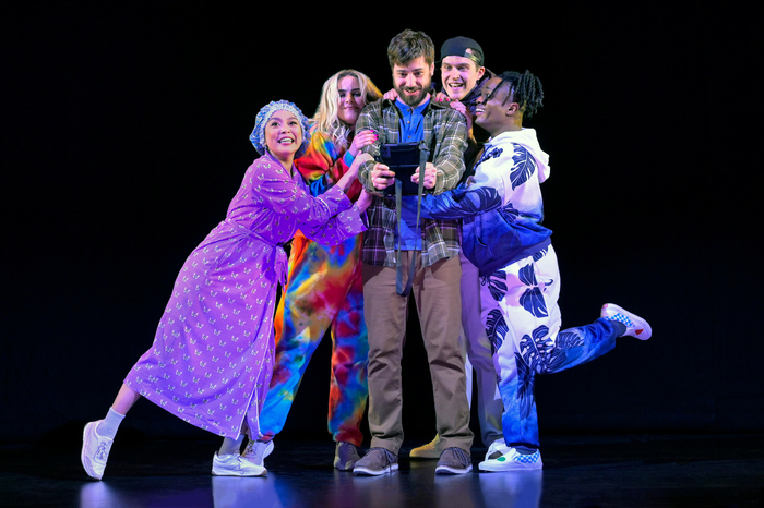 Photos: NOBODY LOVES YOU At American Conservatory Theater  Image