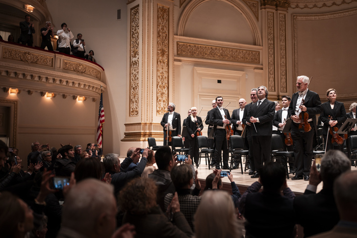 Applause forRiccardo Muti and the Vienna Philharmonic at Carnegie Hall Photo by Chris Photo