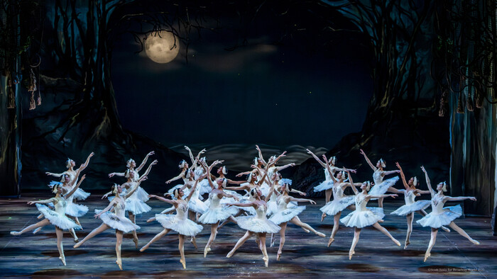 Review/Photos: SWAN LAKE at Academy Of Music  Image