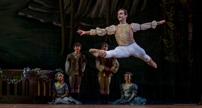 Review/Photos: SWAN LAKE at Academy Of Music Image