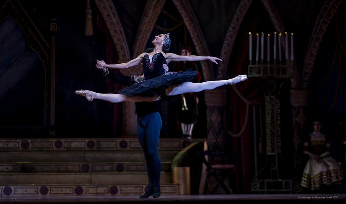 Review/Photos: SWAN LAKE at Academy Of Music  Image