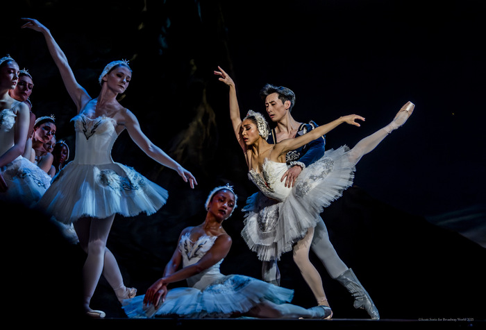 Review/Photos: SWAN LAKE at Academy Of Music Image