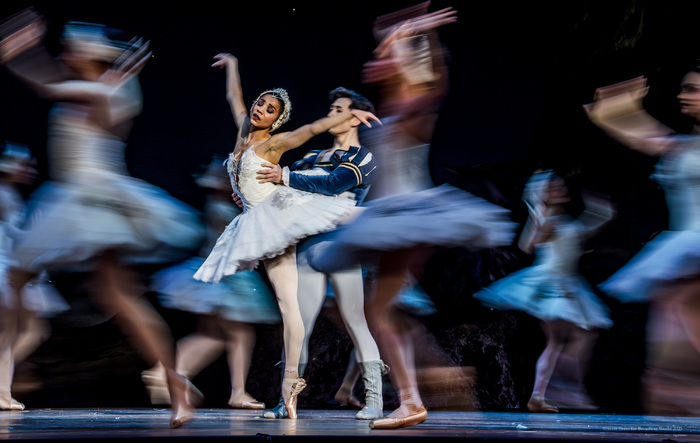 Review/Photos: SWAN LAKE at Academy Of Music  Image