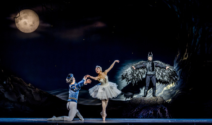 Review/Photos: SWAN LAKE at Academy Of Music Image