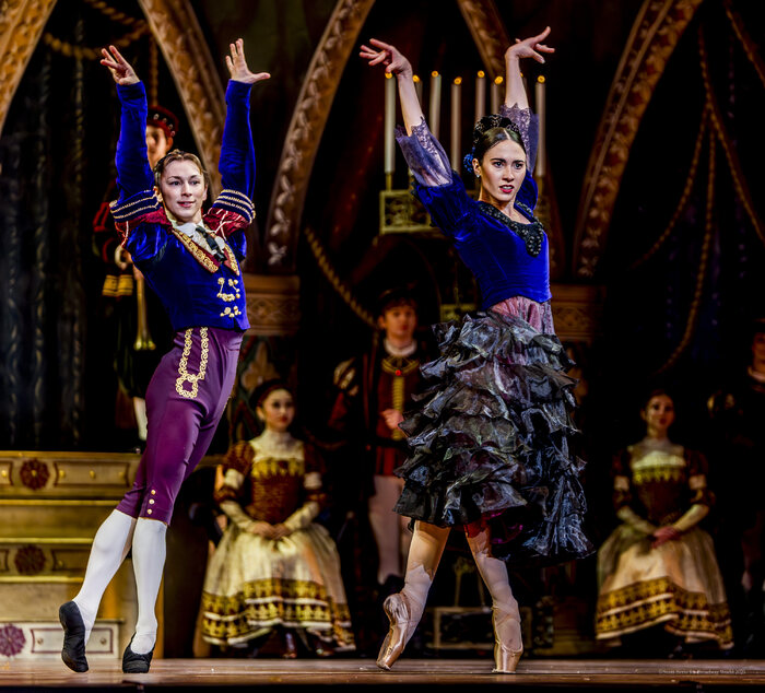 Review/Photos: SWAN LAKE at Academy Of Music  Image